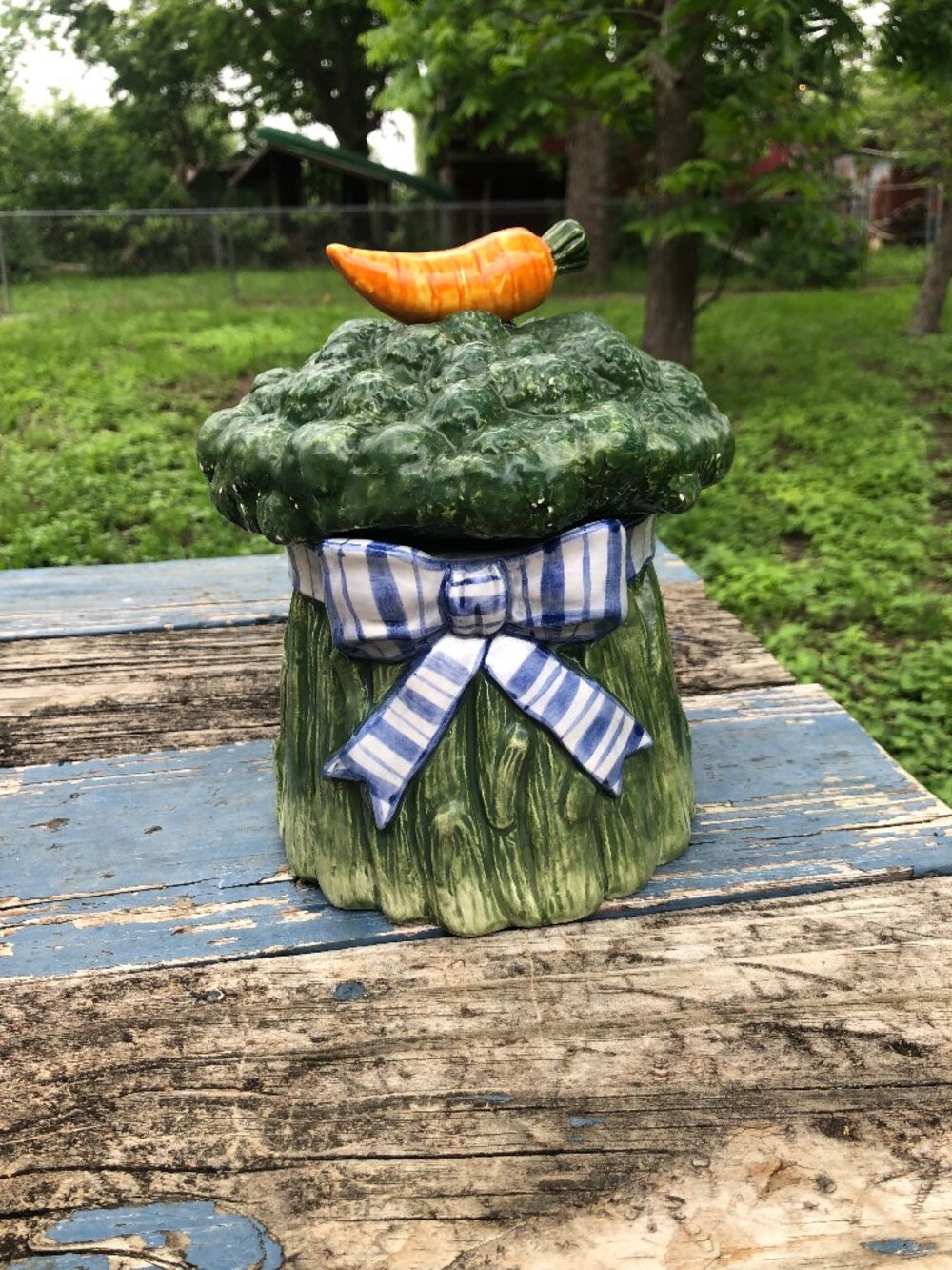 Fitz & Floyd Broccoli Bunch Blue Ribbon Cookie Jar Tea Canister w/ Sealing Lid